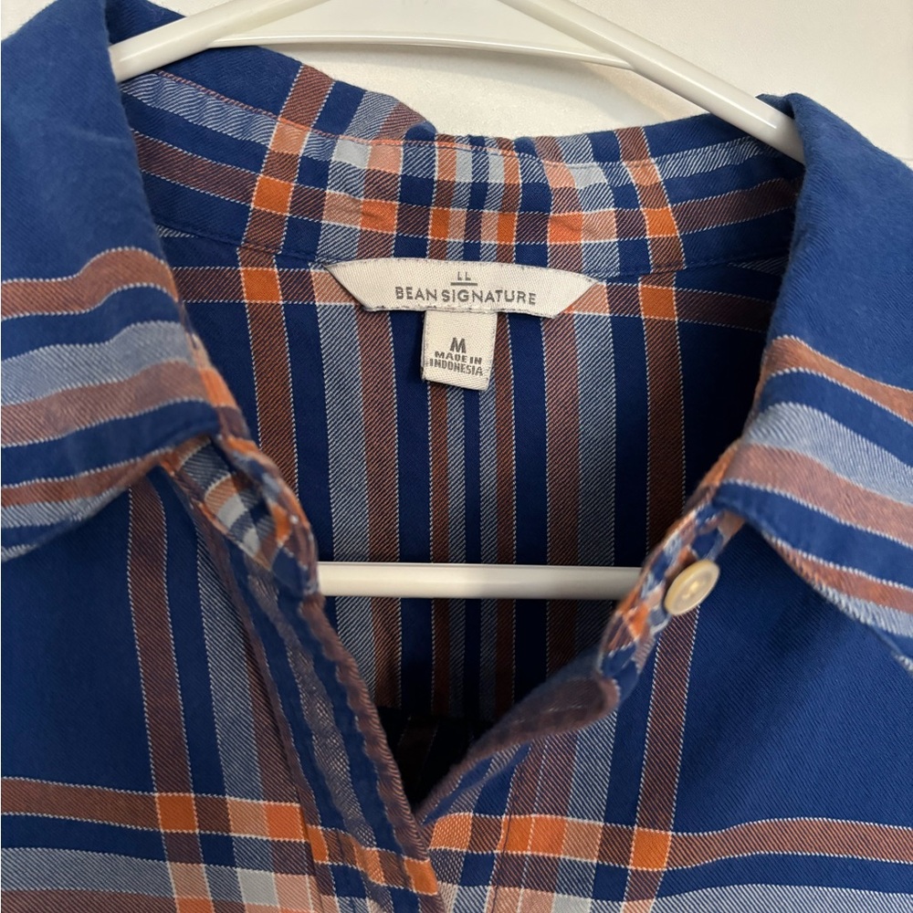 LL Bean Women’s Signature Button Down Shirt - Picture 3 of 4
